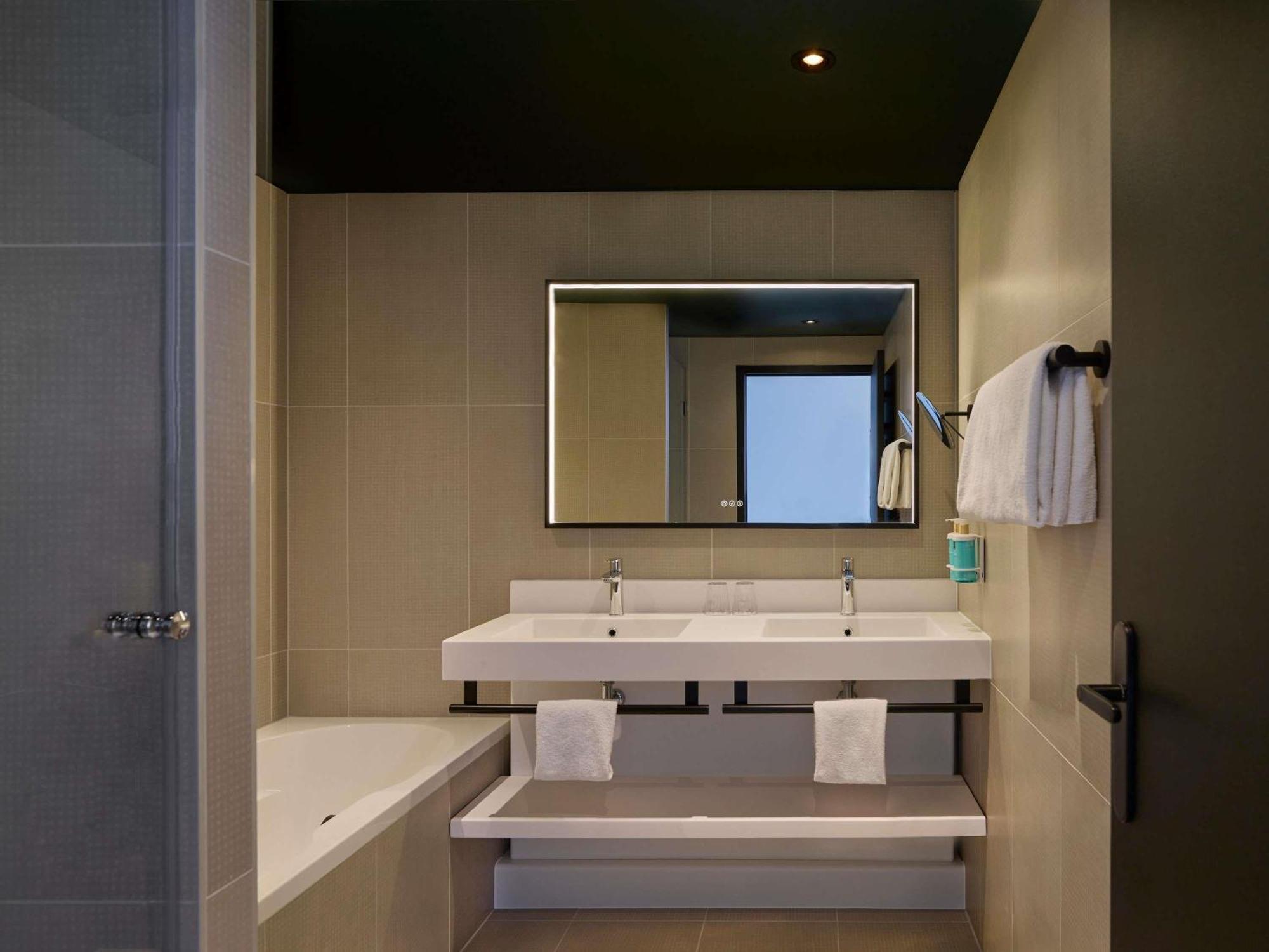 Junior Suite con 1 Letto Queen-Size e Divano